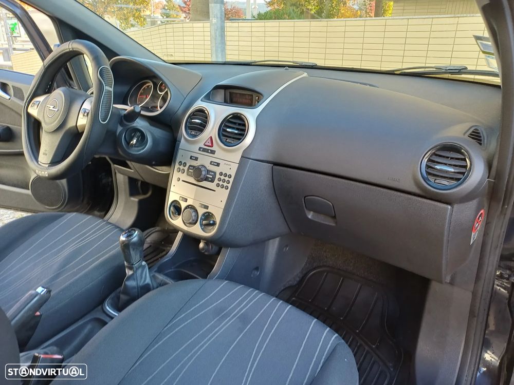 Opel Corsa 1.2 Enjoy - 32