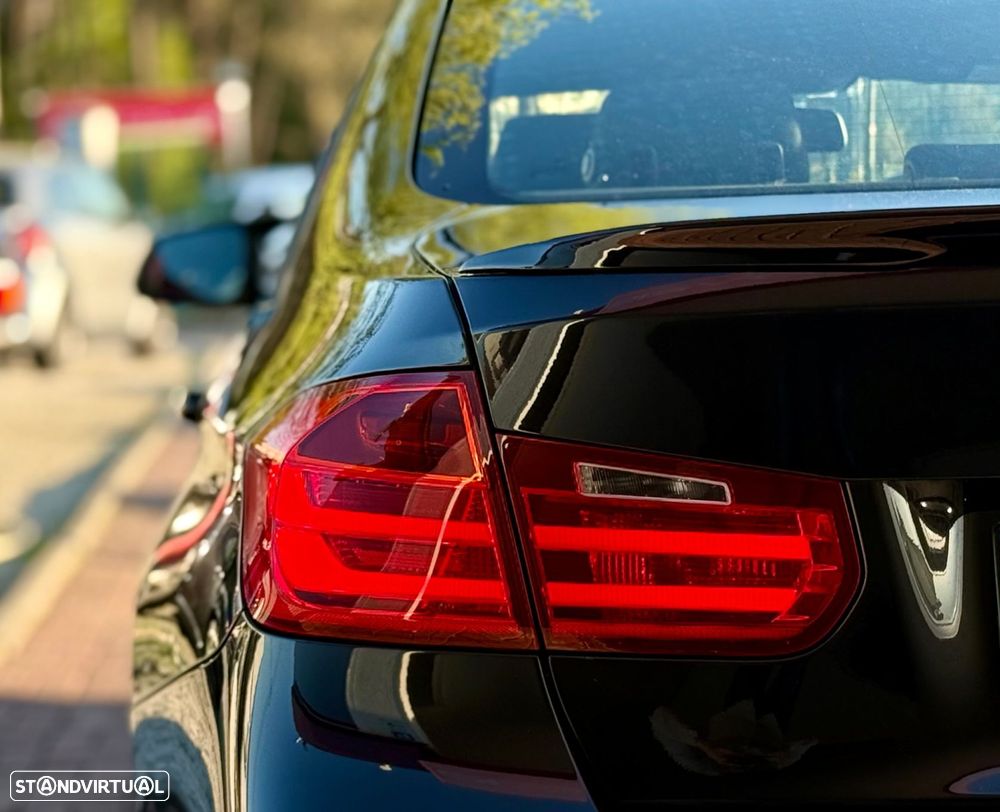 BMW 328 i Pack M - 14