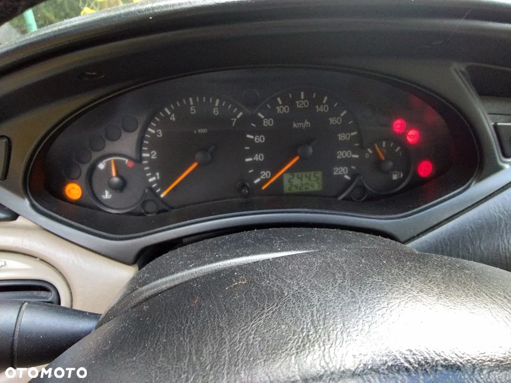 Ford Focus 2.0 Ghia - 11
