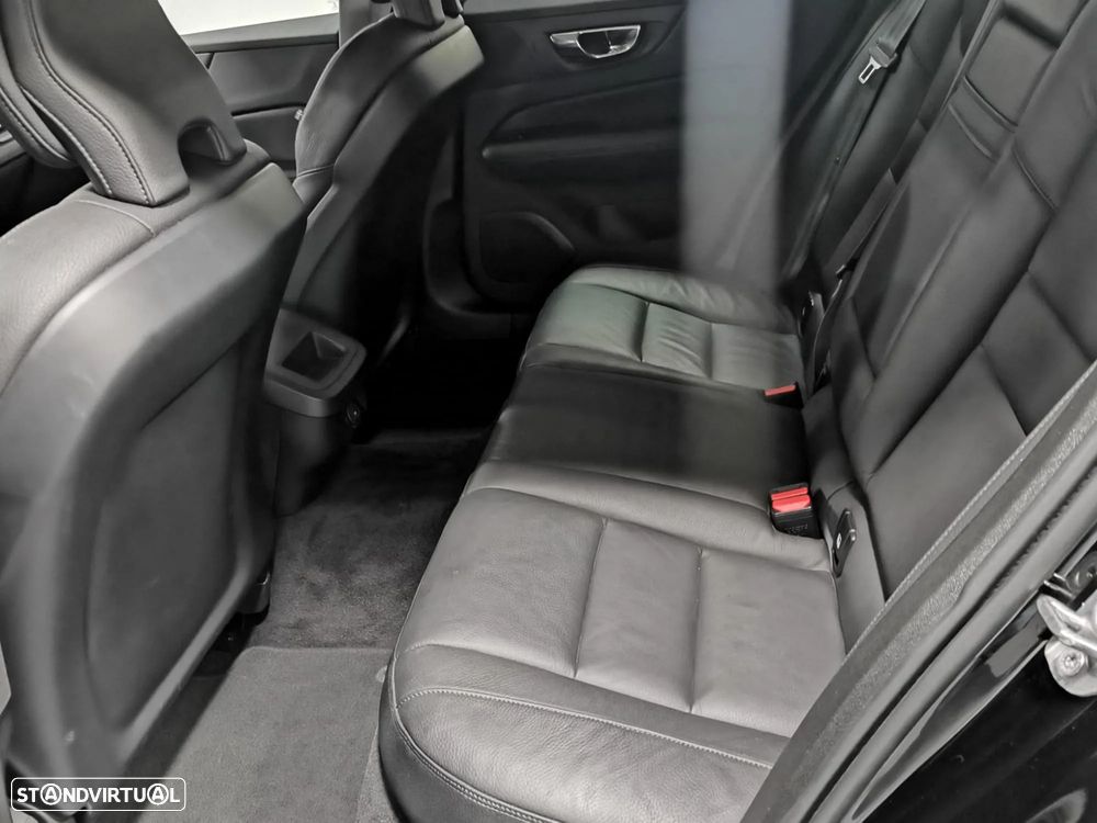 Volvo V60 2.0 B4 Plus Dark Auto - 14