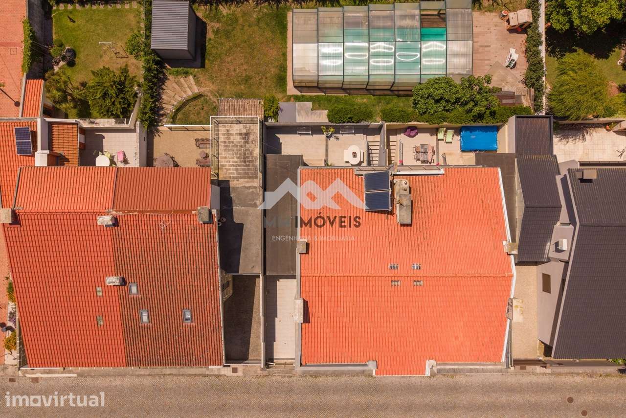 MORADIA T3 COM 3 SUÍTES A 300 METROS DA PRAIA DE MINDELO | A+ | SALÃO - Grande imagem: 3/60