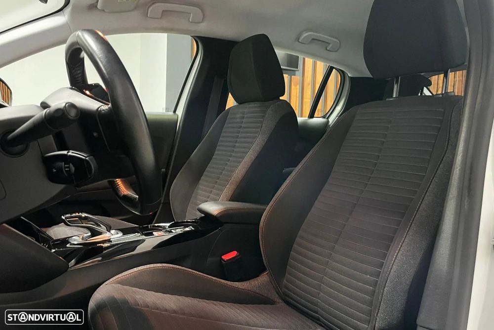 Peugeot e-208 50 kWh Active Pack - 29