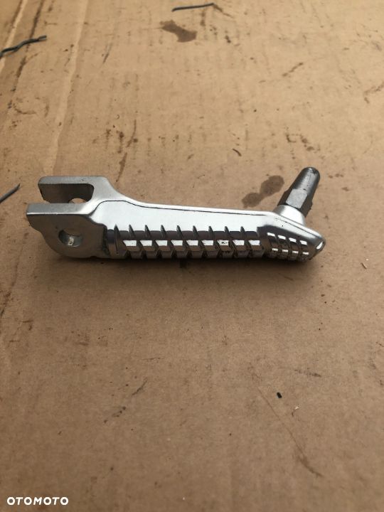 @ BMW S1000R 2021 PODNÓŻEK KIEROWCY PRAWY - 1