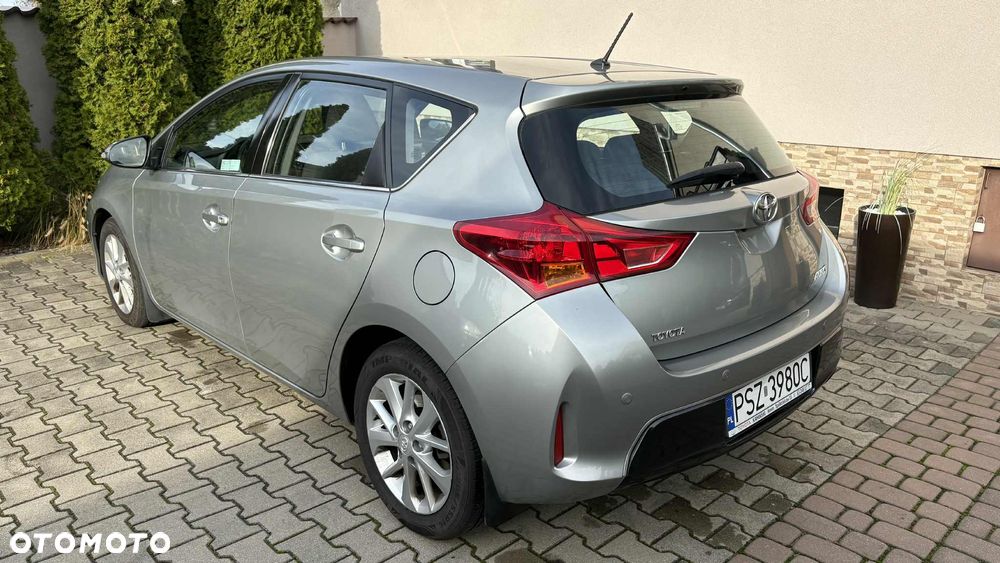 Toyota Auris 1.6 Premium + MM - 2