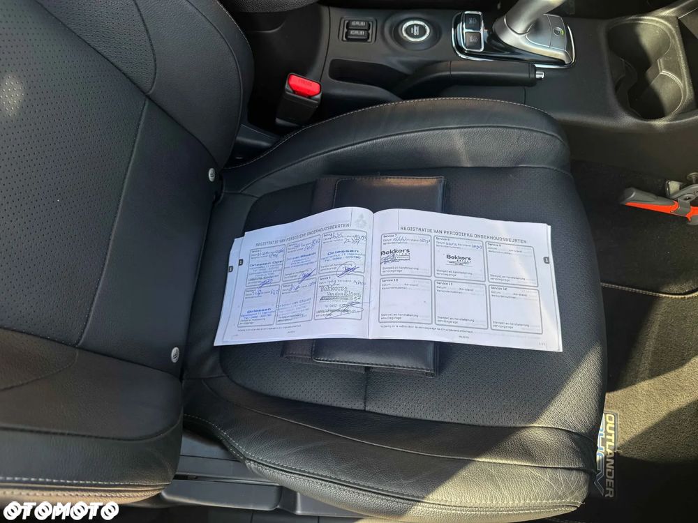 Mitsubishi Outlander - 8