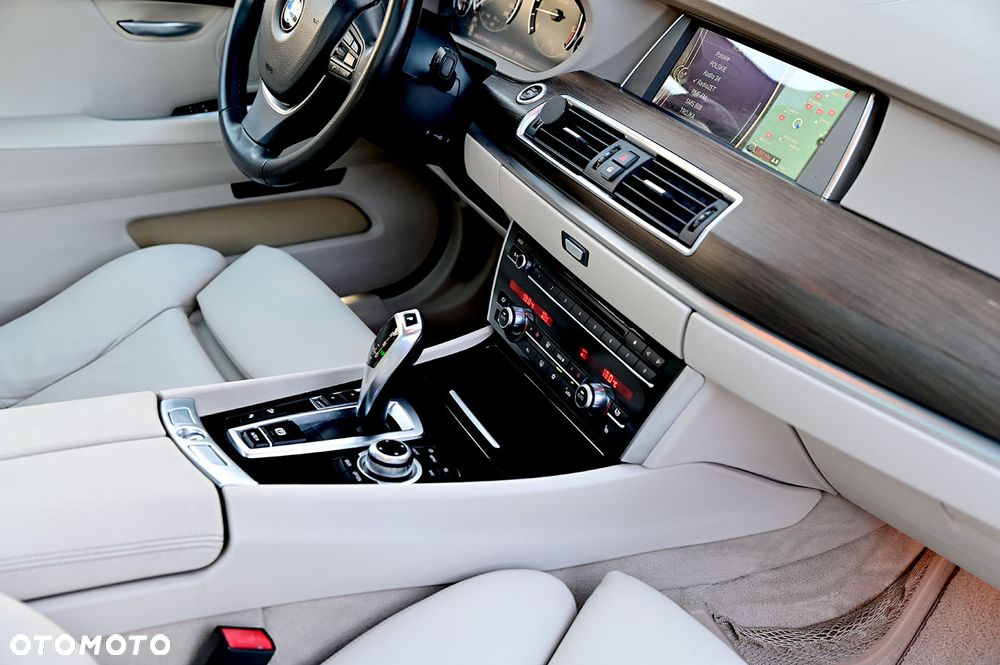 BMW Seria 5 530d xDrive - 24