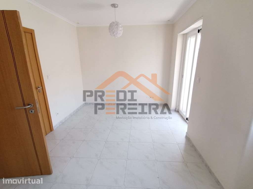 Situado em Odivelas, T2 remodelado para arrendamento. - Grande imagem: 5/19