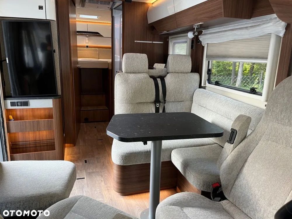 Mercedes-Benz Hymer - 10