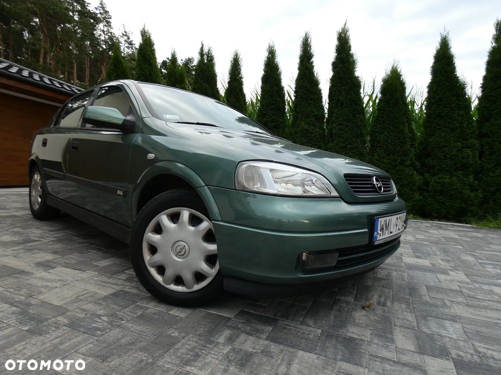 Opel Astra 1.6 Sportive - 31