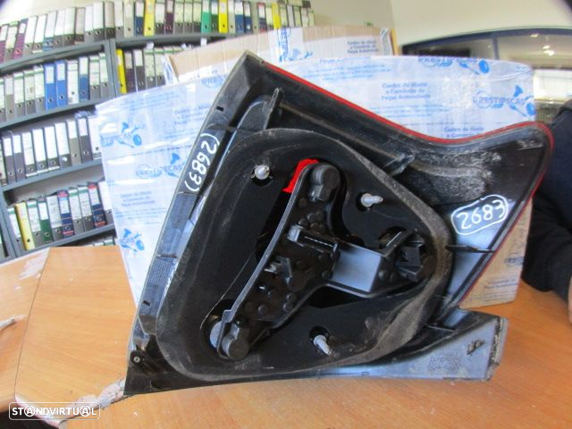 Farol Tras 89028783 TOYOTA AVENSIS 2004 2.0 D4D 115CV 5P PRETO TD VALEO - 2