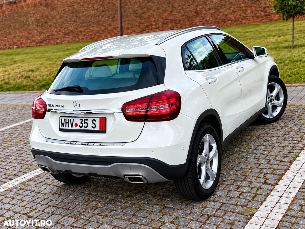 Mercedes-Benz GLA 220 d 7G-DCT - 4