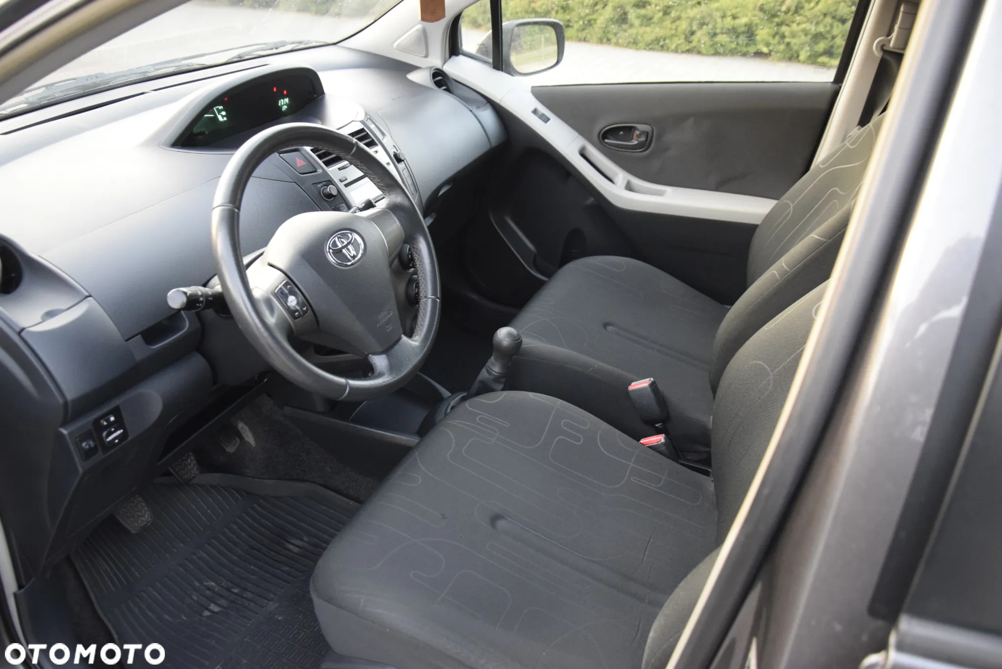 Toyota Yaris 1.0 Luna A/C - 12