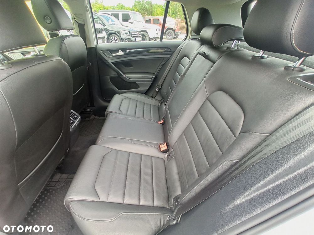 Volkswagen Golf - 8