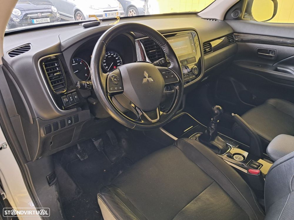 Mitsubishi Outlander 2.2 DI-D Kaiteki - 4