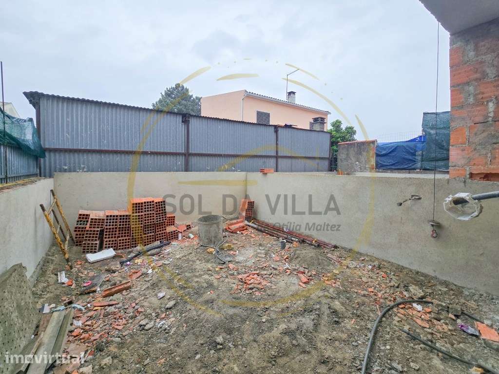 Moradia em banda T3 - Quinta do Conde, Sesimbra - 390.000€ - Grande imagem: 2/18