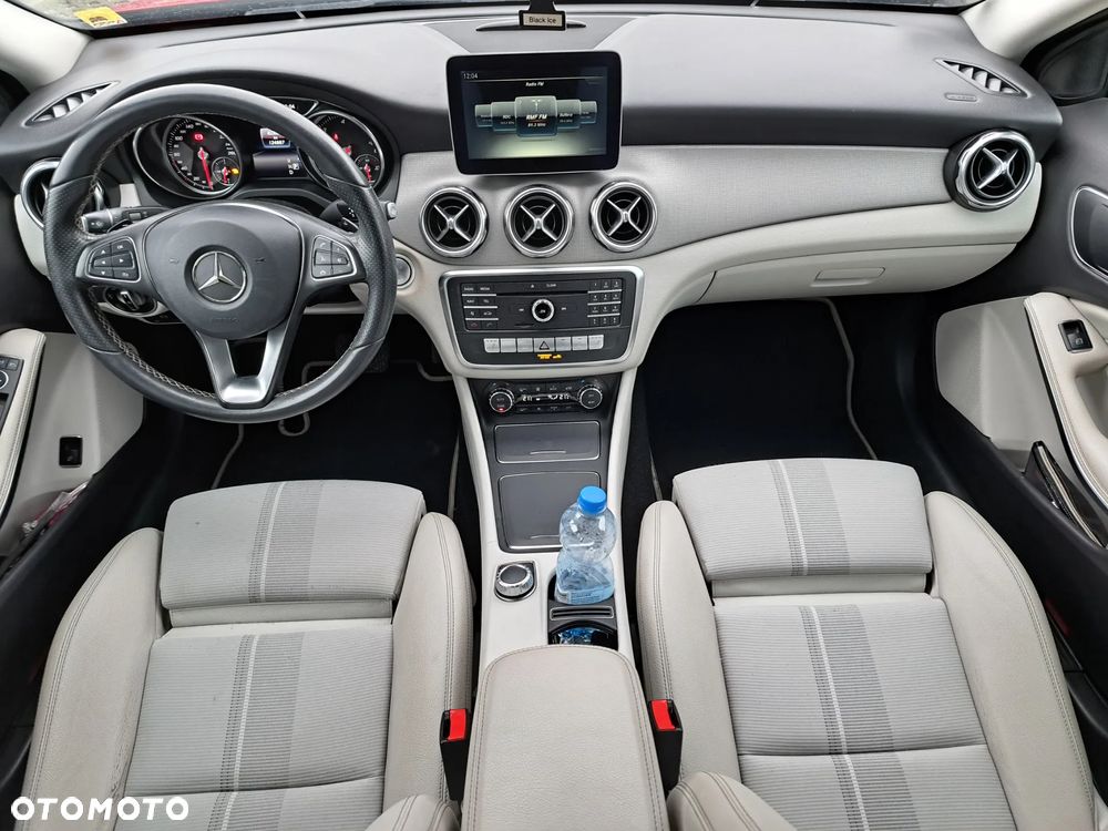 Mercedes-Benz GLA 180 d 7G-DCT Urban - 14