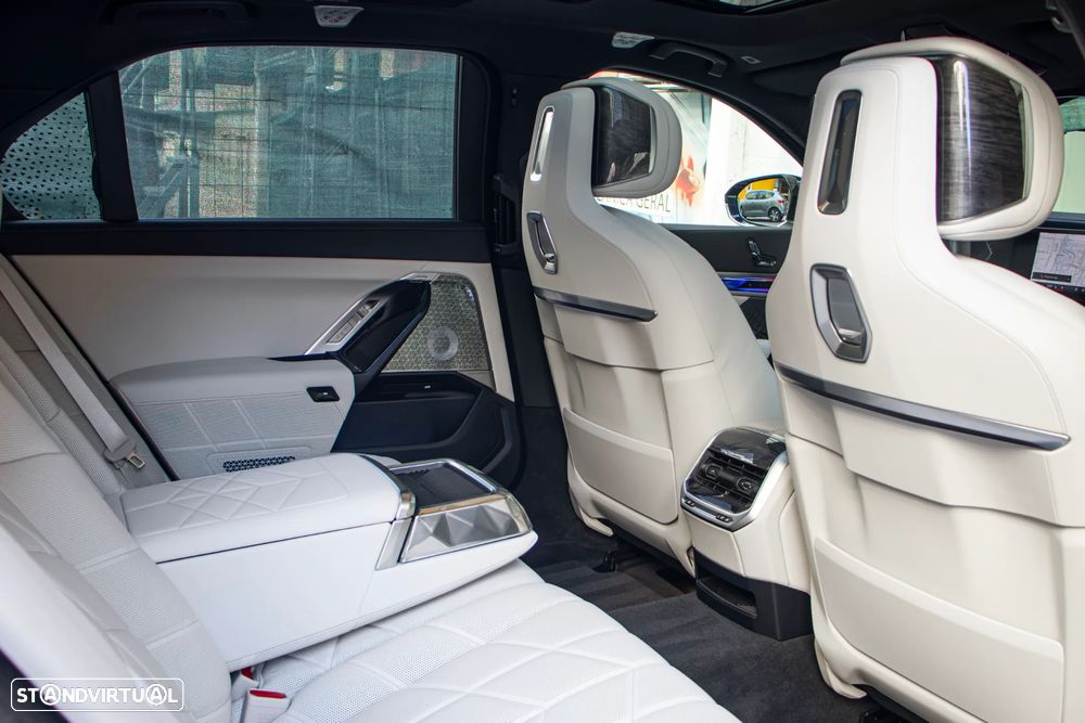 BMW 760 M760e xDrive - 34