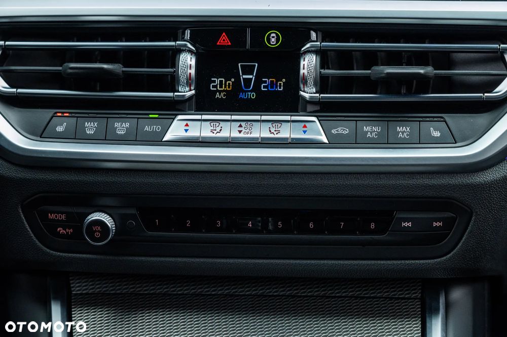 BMW Seria 3 330i xDrive M Sport - 12