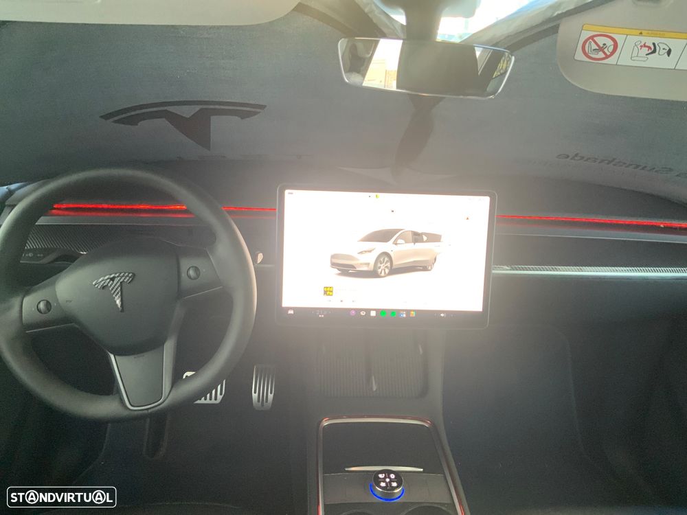 Tesla Model Y - 15