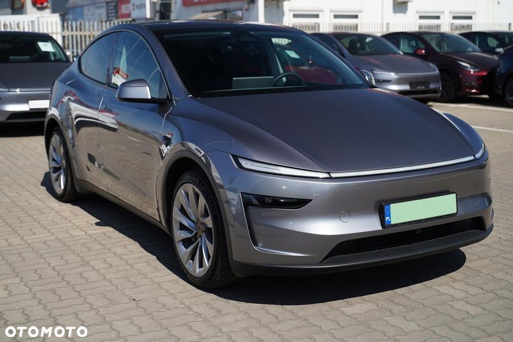 Tesla Y 83.1kWh Long Range AWD - 3