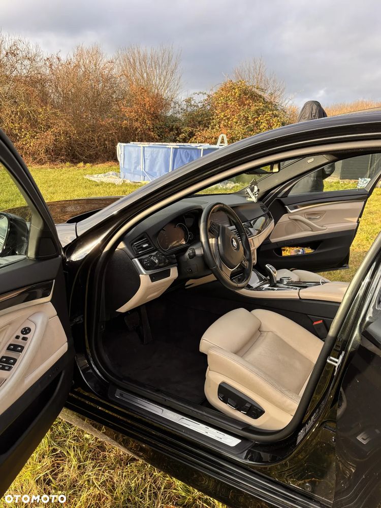 BMW Seria 5 525d xDrive Luxury Line - 14