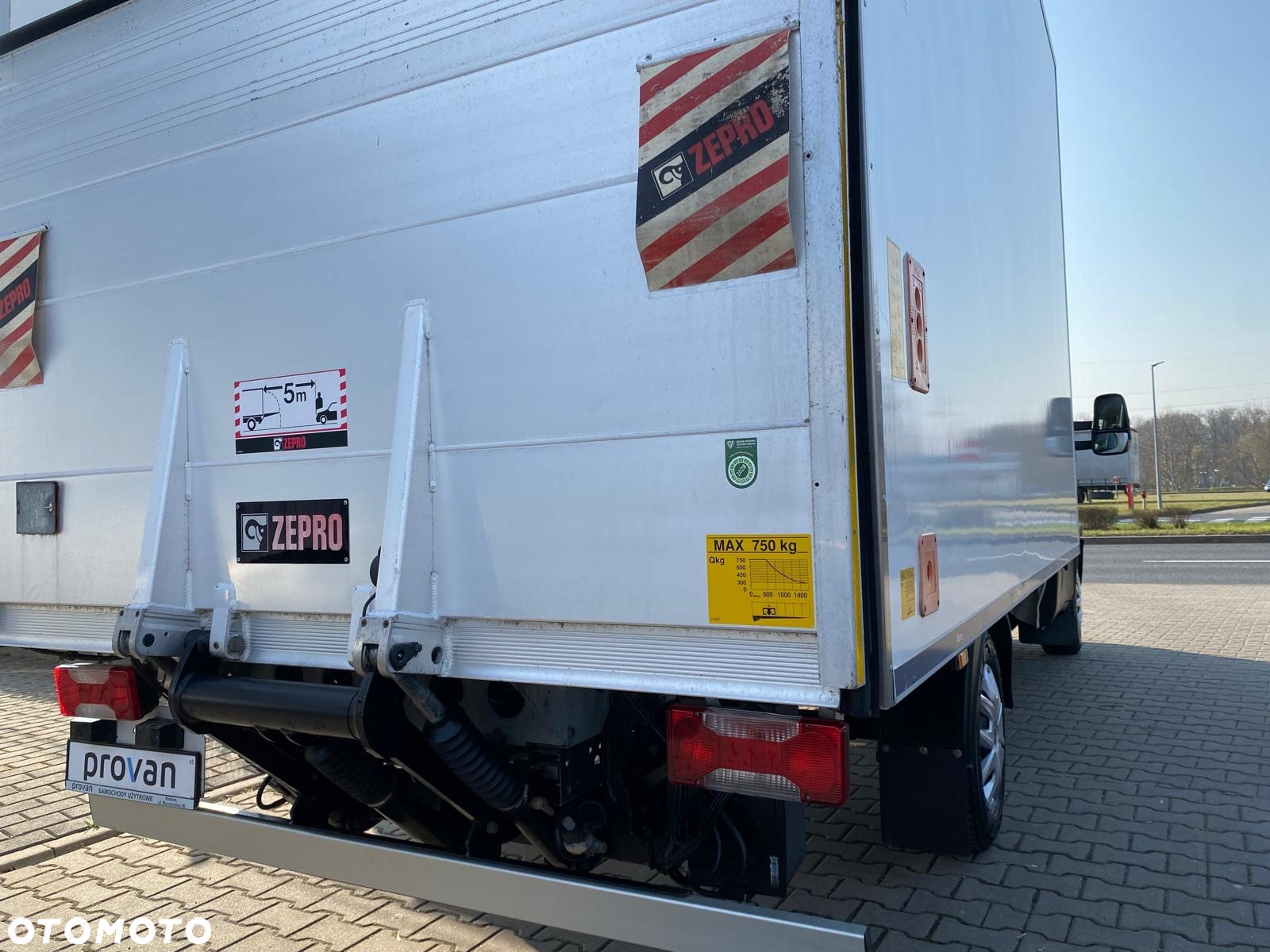 Iveco DAILY 35-160 HI-MATIC KONTENER WINDA WYSOKOŚĆ KONTENERA 2,5 M - 13