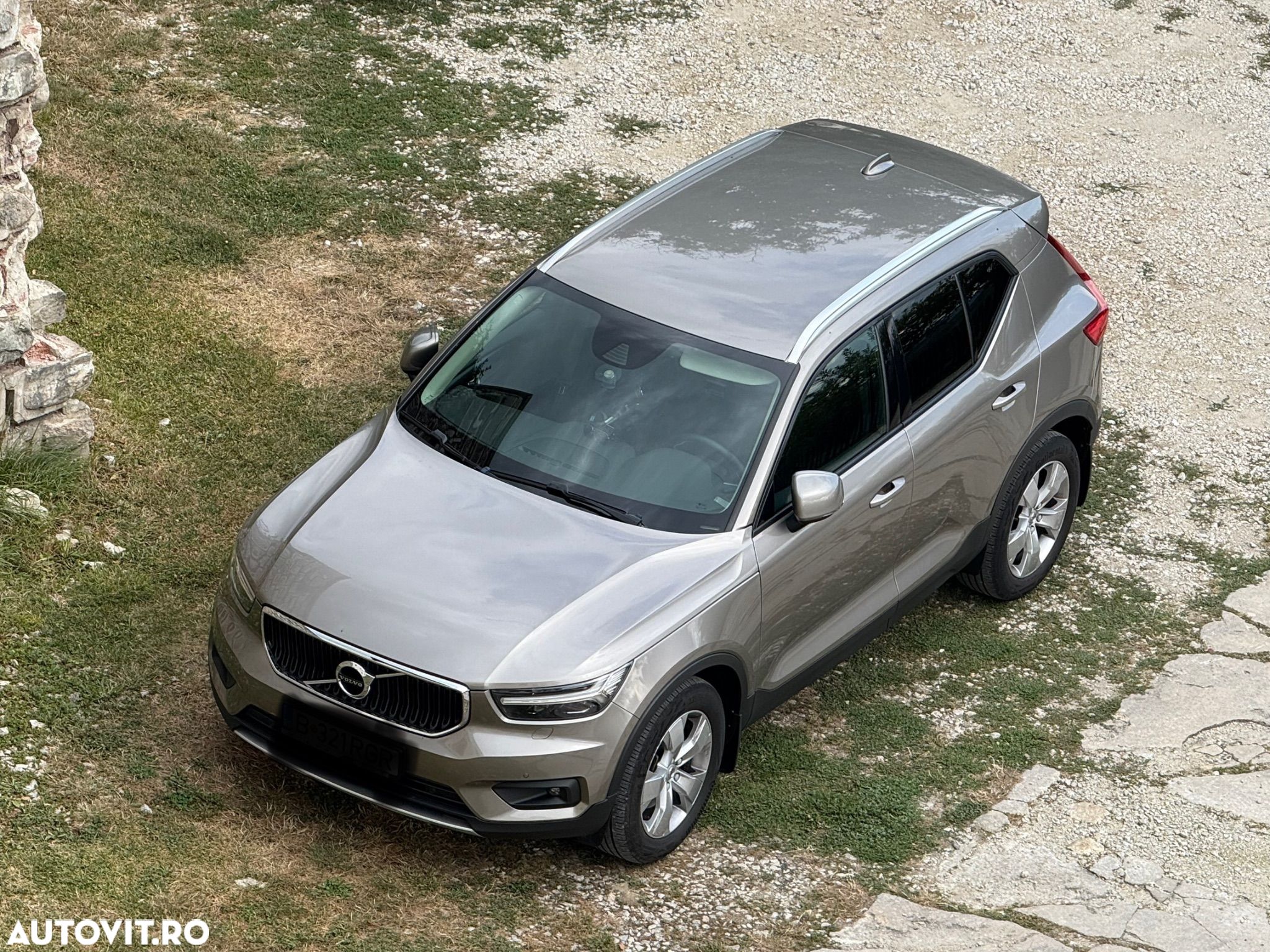 Volvo XC 40 B4 AT8 AWD Mild Hybrid Momentum Pro - 1
