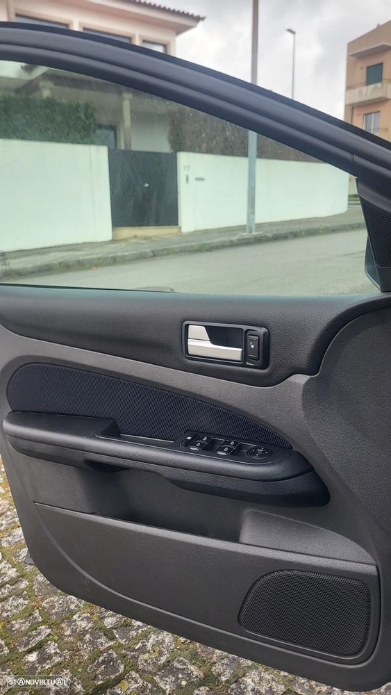 Ford Focus SW 1.6 TDCi Ghia - 11