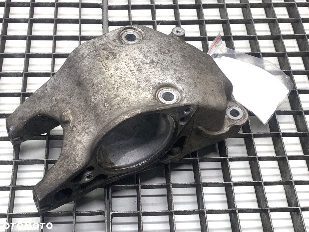 ŁAPA MOCOWANIE PÓŁOSI PRAWEJ  MERCEDES-BENZ KLASA A (W176) 2012 - 2018 A 180 (176.042) 90 kW [122 - 1