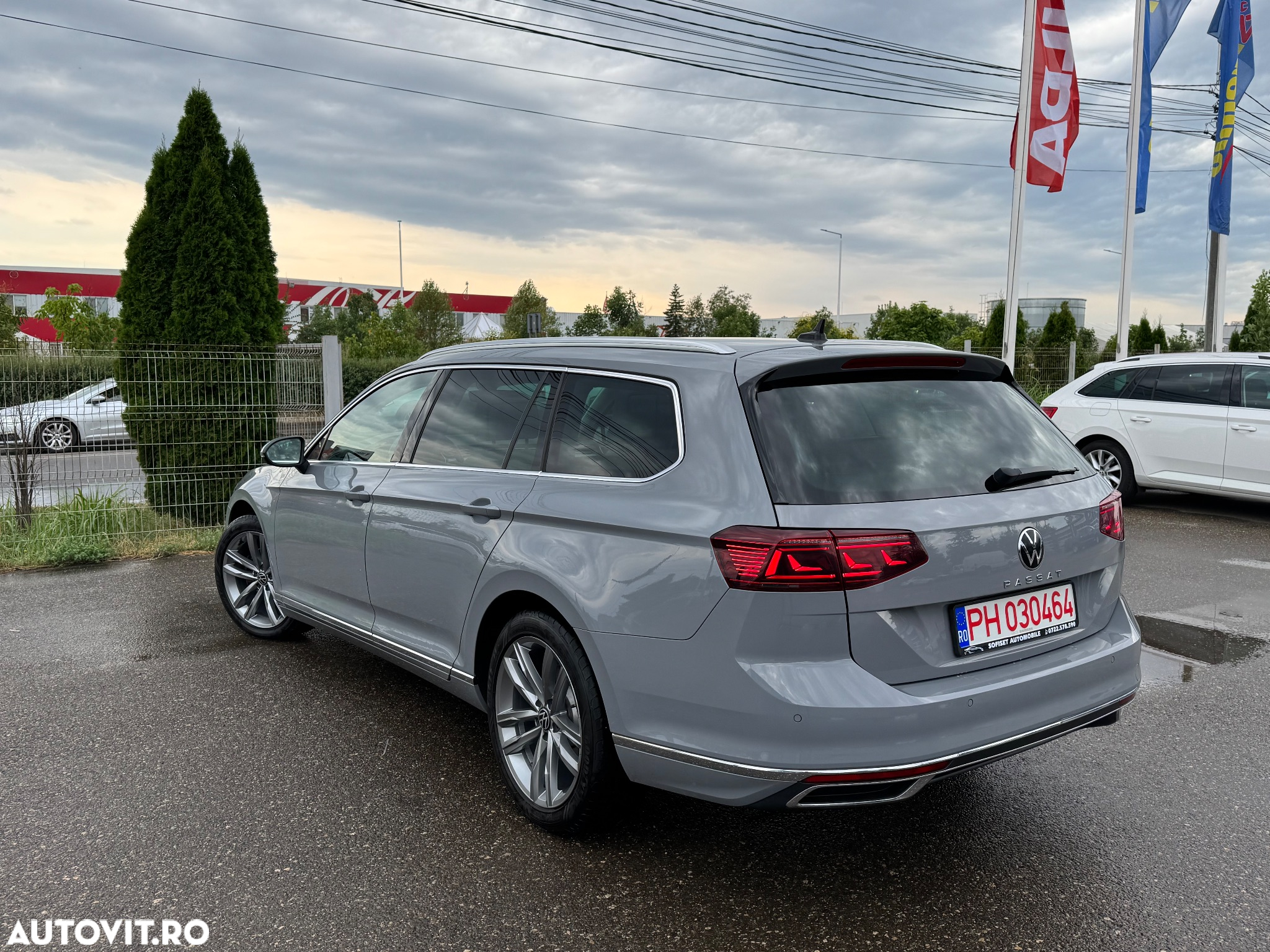 Volkswagen Passat Variant 2.0 TDI SCR DSG Elegance - 4
