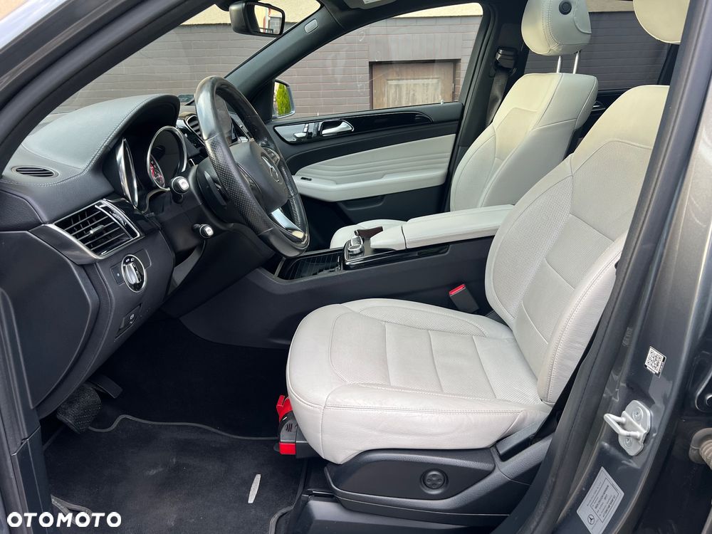 Mercedes-Benz GLE - 32