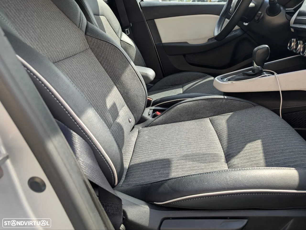 Renault Clio 1.6 E-Tech Full Hybrid Techno - 24