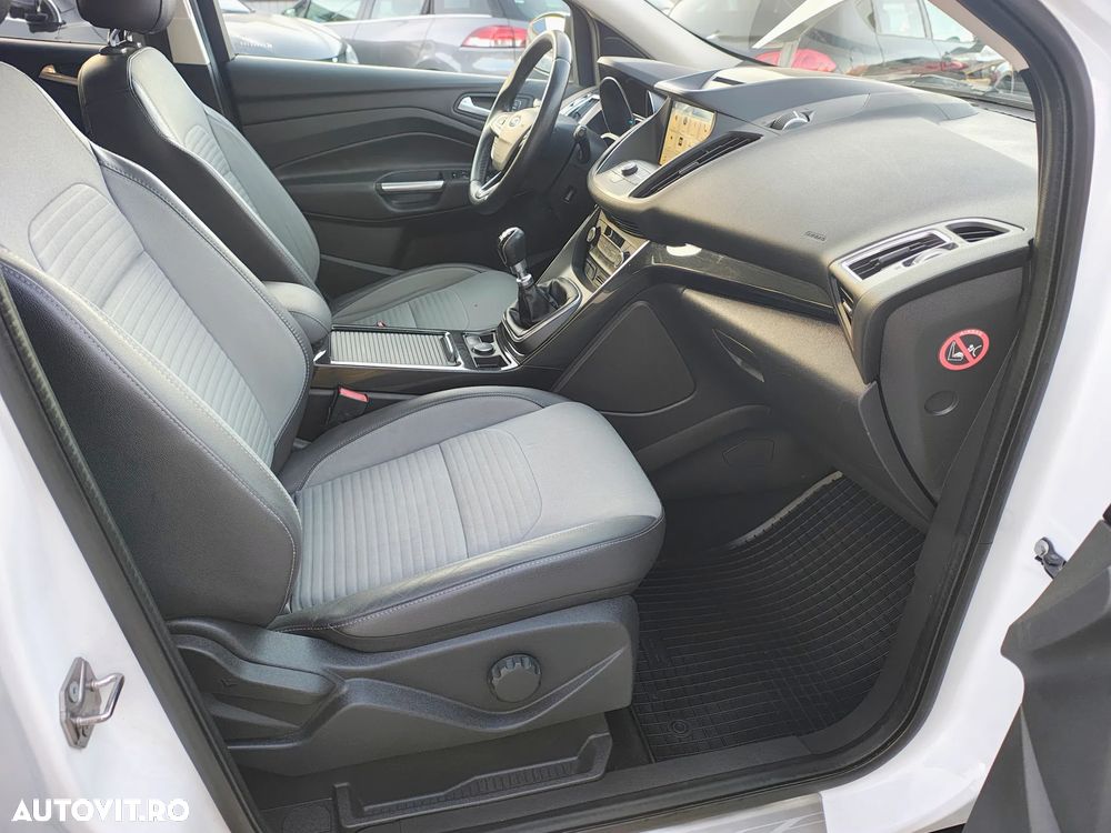 Ford Kuga 1.5 TDCi 2x4 Titanium - 20