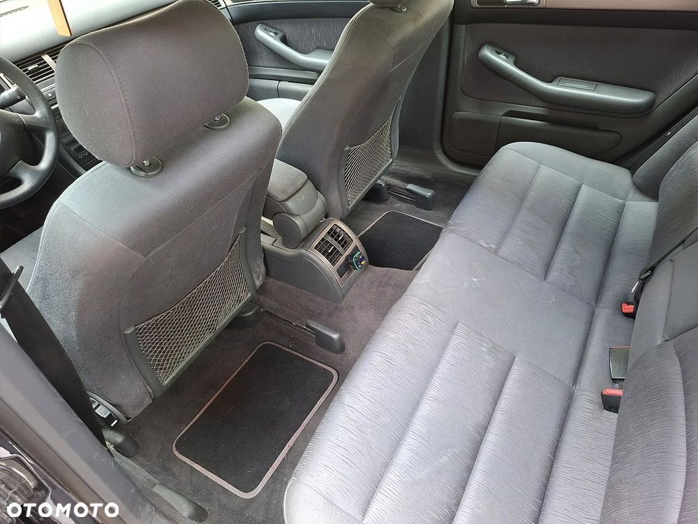 Audi A6 Limousine 2.5 TDI - 17