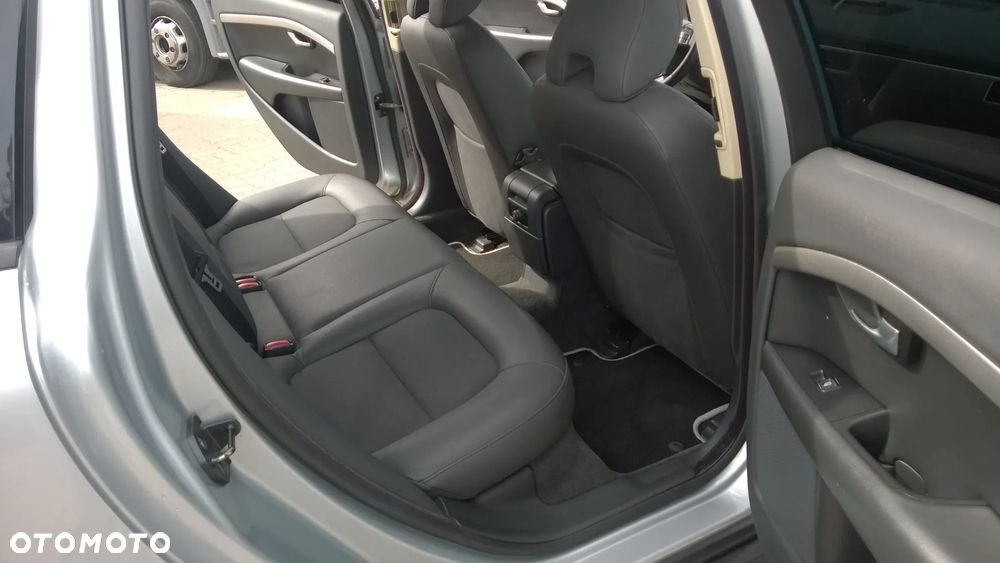 Volvo XC 70 D5 AWD Momentum - 14