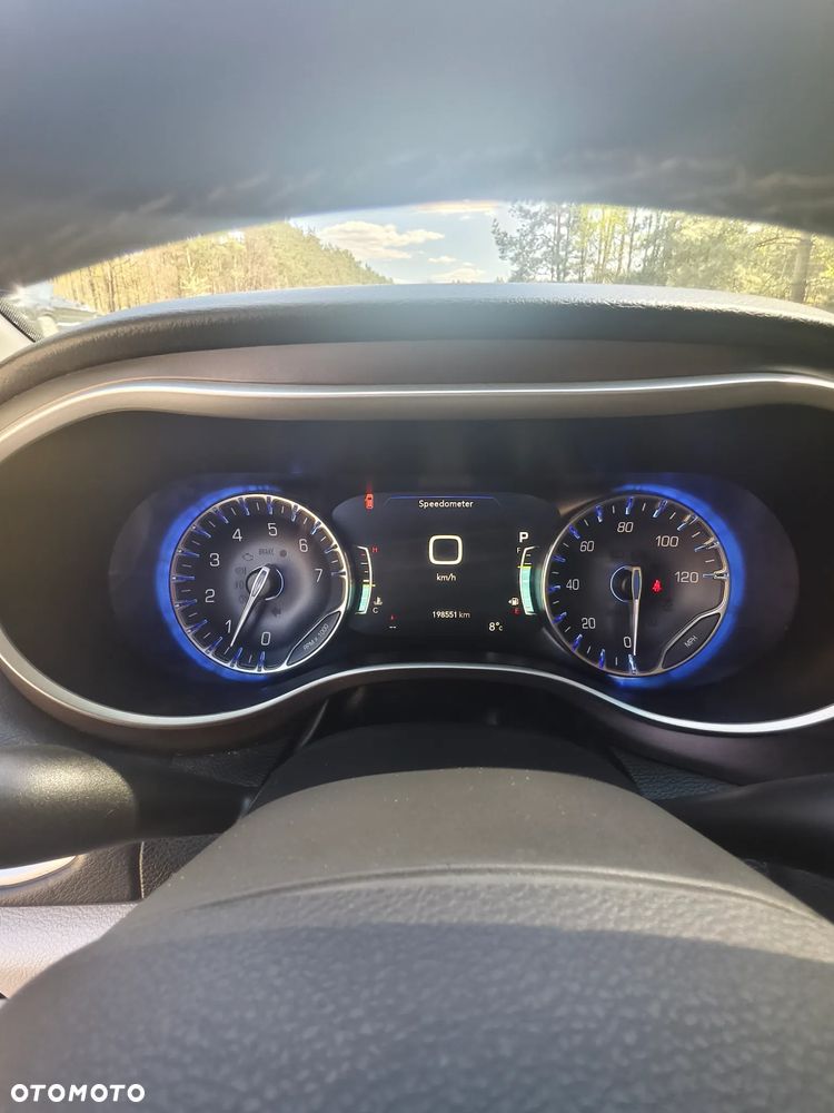 Chrysler Pacifica - 11