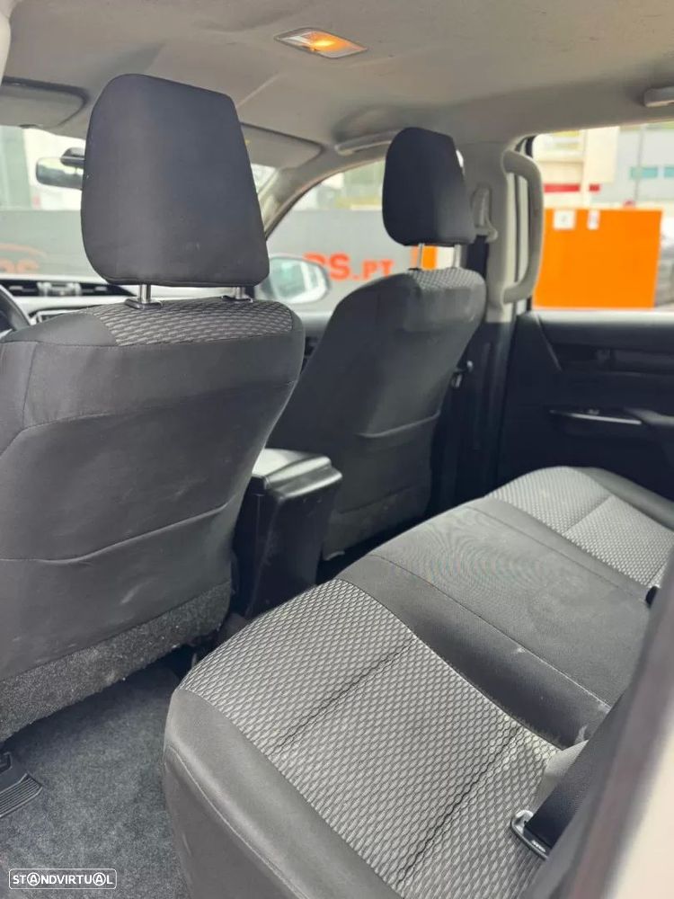 Toyota Hilux 2.4 D-4D 4WD CD CM - 14