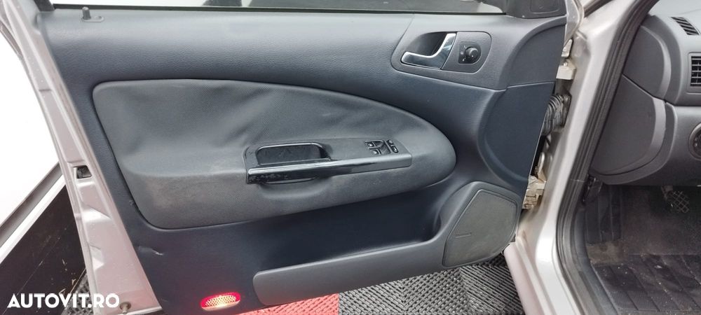 Skoda Octavia Combi 1.6 Elegance - 5