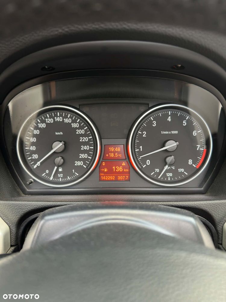 BMW Seria 3 330i - 33