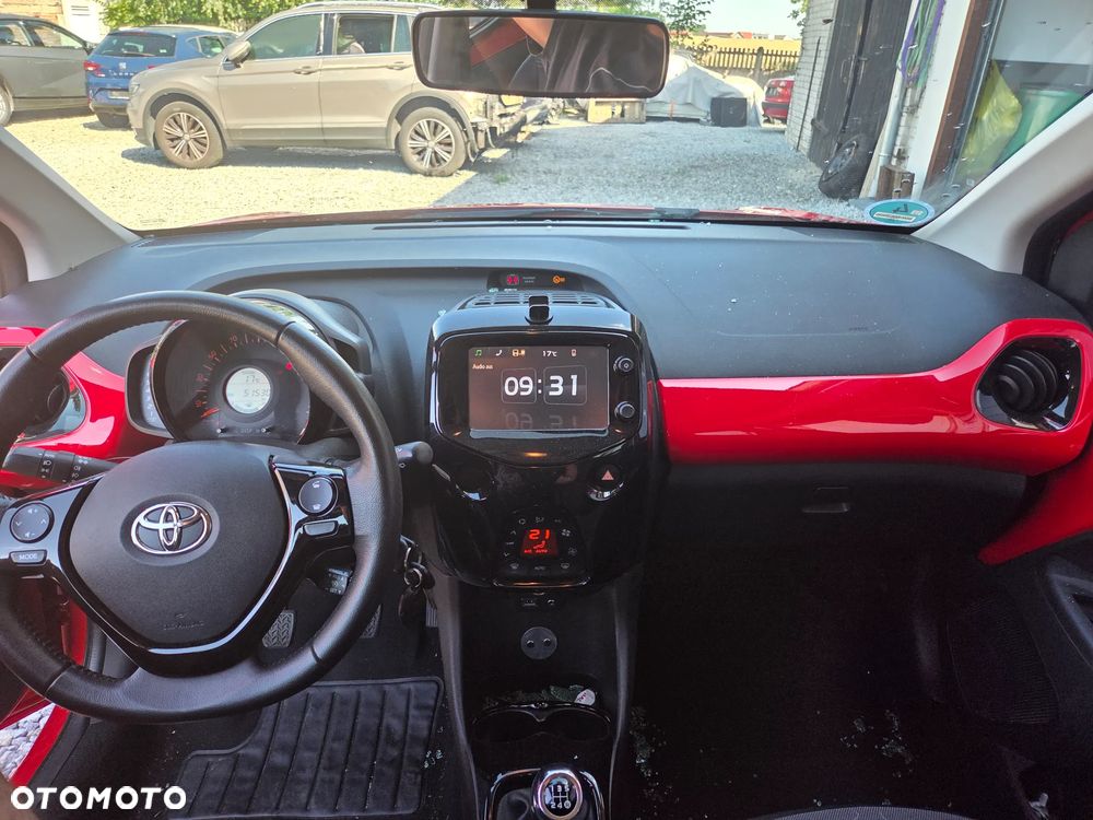 Toyota Aygo x-clusiv - 10