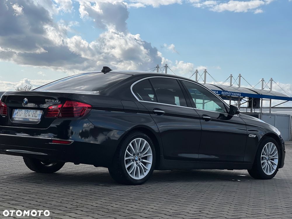 BMW Seria 5 525d Sport-Aut Luxury Line - 3