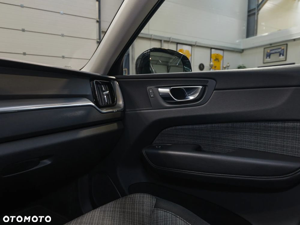 Volvo XC 60 B4 D AWD Core - 33