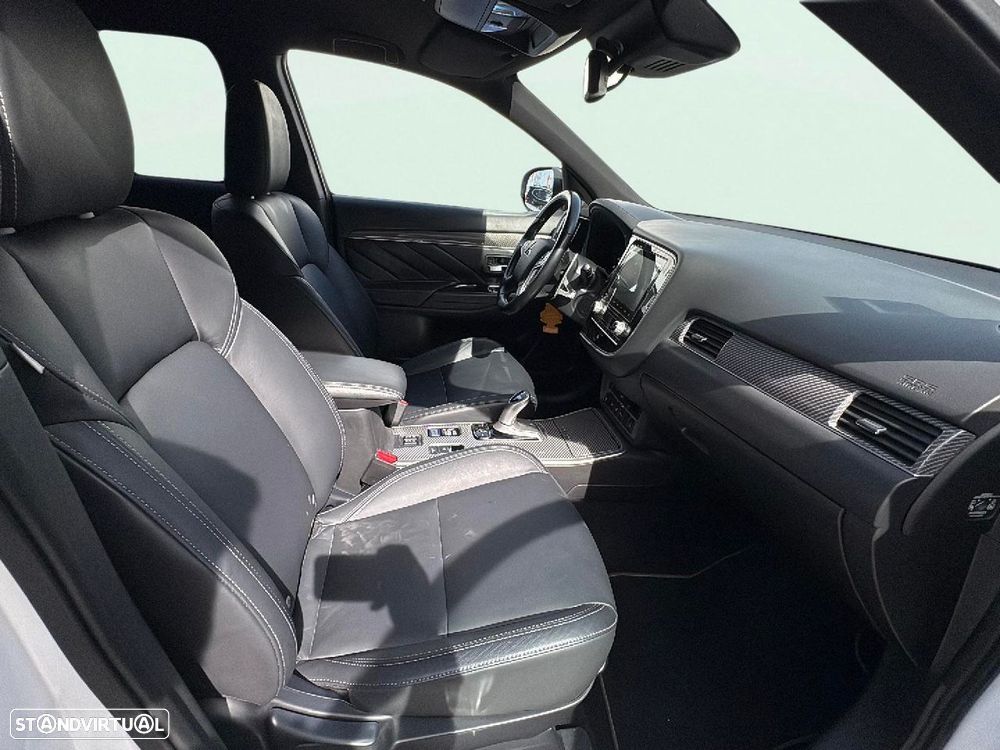 Mitsubishi Outlander - 15