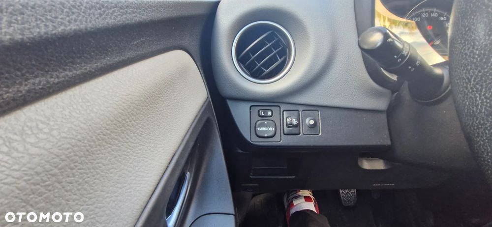 Toyota Yaris 1.33 Premium EU6 - 32