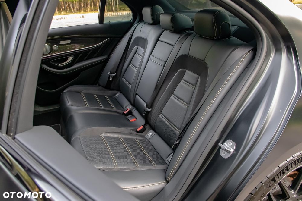 Mercedes-Benz Klasa E 300 9G-TRONIC AMG Line - 15