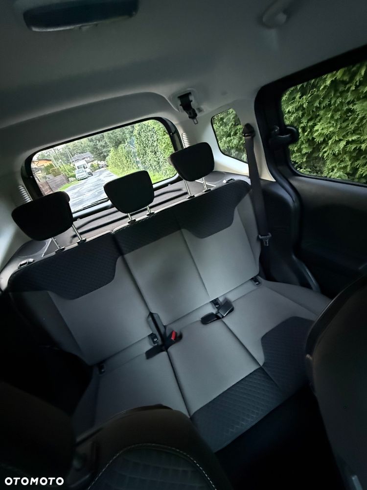 Ford Courier - 24