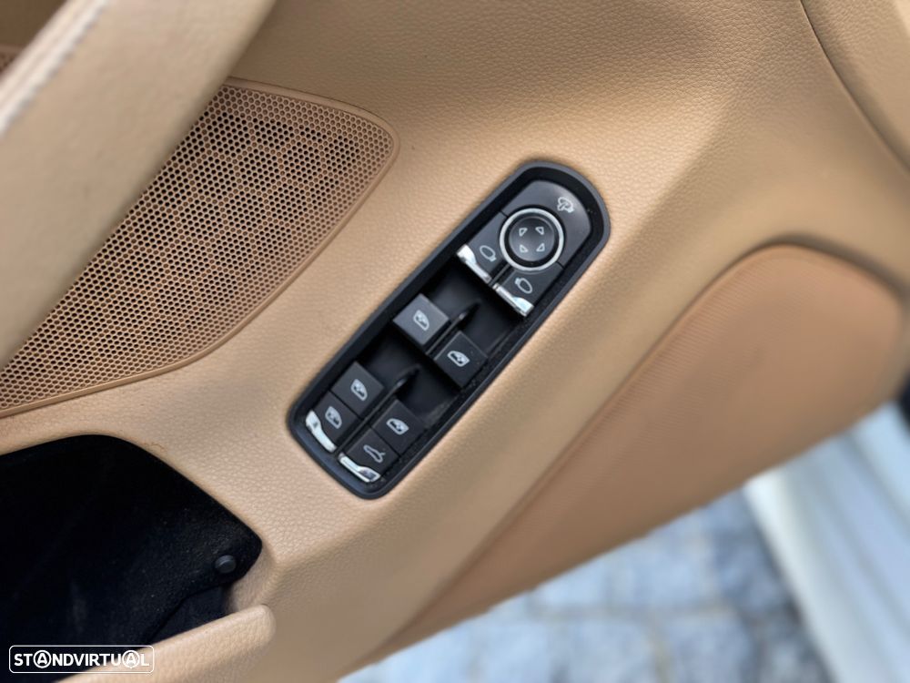 Porsche Panamera 4 PDK Platinum Edition - 15