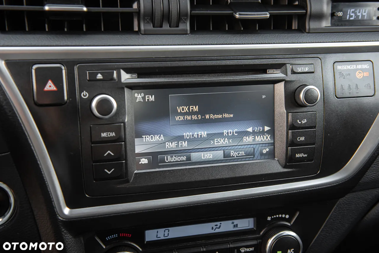 Toyota Auris 1.6 Premium Comfort - 21
