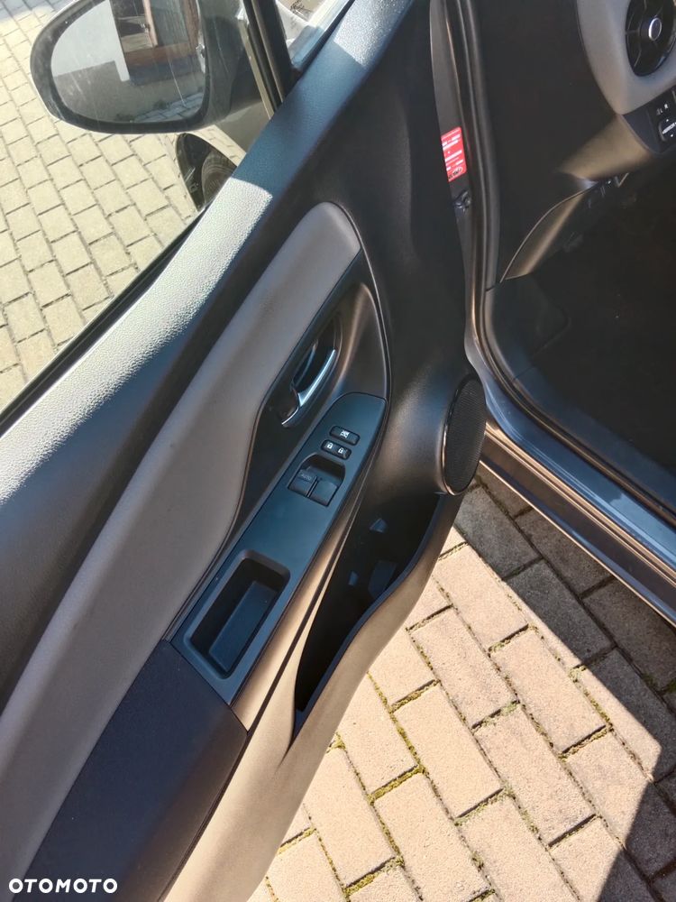 Toyota Yaris 1.0 VVT-i Team Deutschland - 27