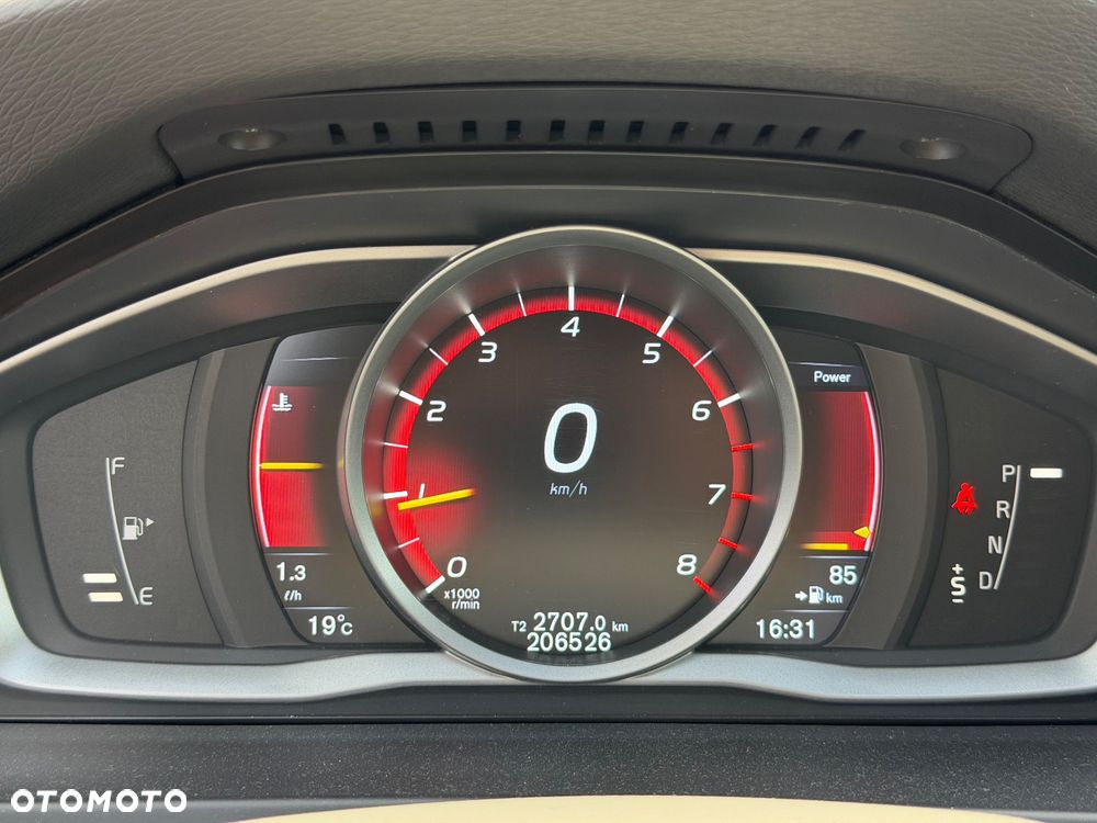 Volvo V60 T3 Geartronic Momentum - 32